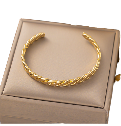 Wholesale Custom 18k Gold Plated Female Stainless Steel Bracelets Simple Cuban Chain Twisted Thick C Shape Heart Weddings